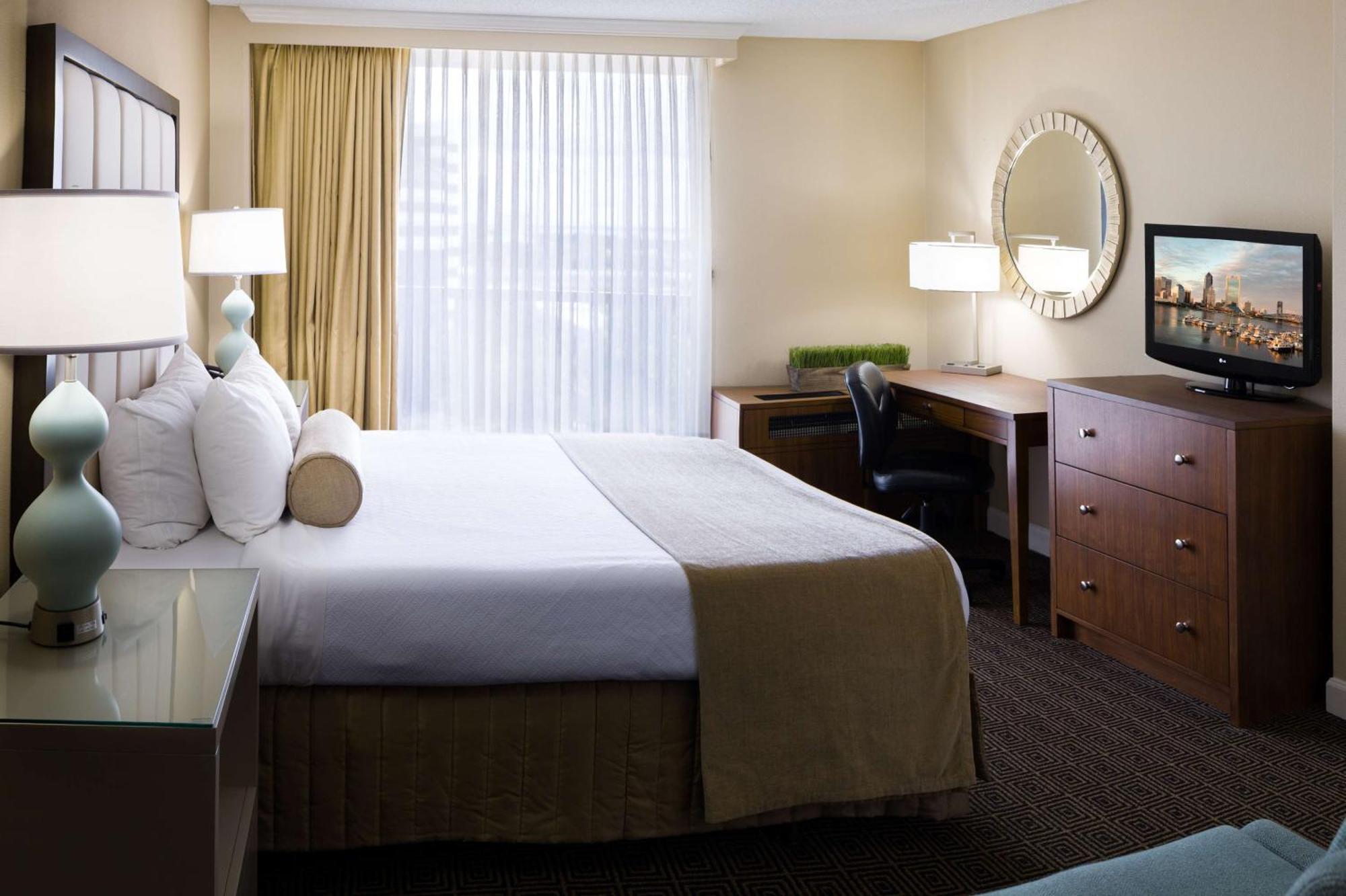Doubletree By Hilton Riverfront, Fl 4*